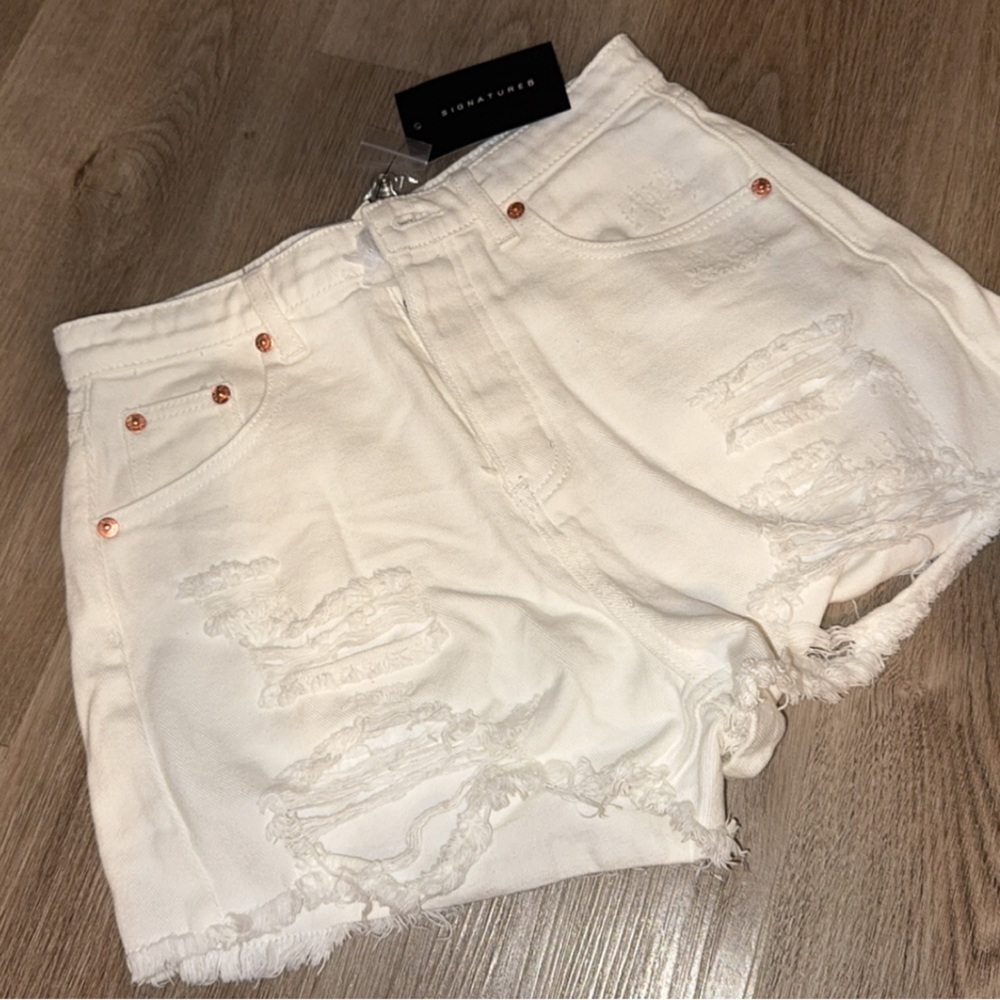 Signature 8 white denim shorts